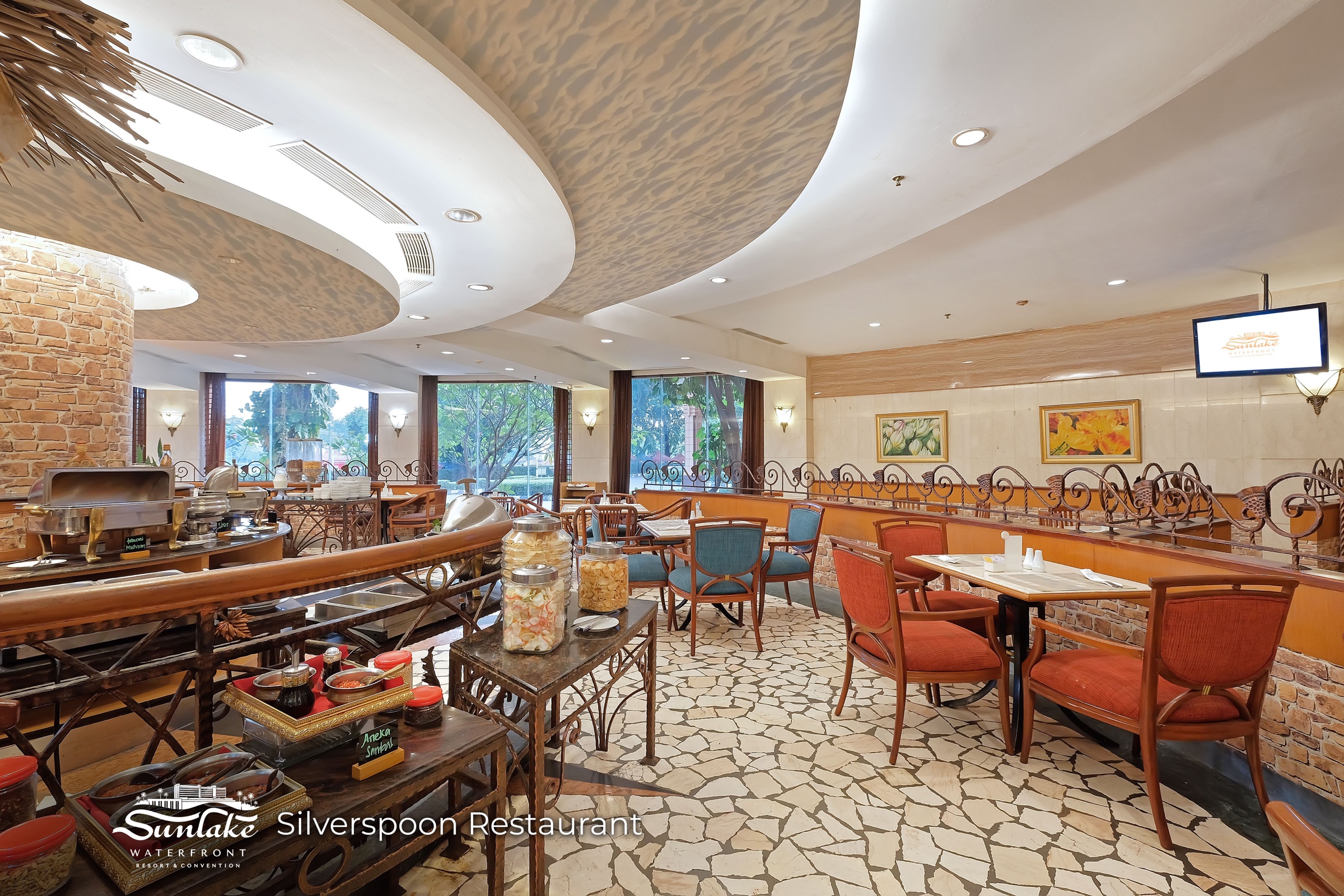 Silver Spoon dining room