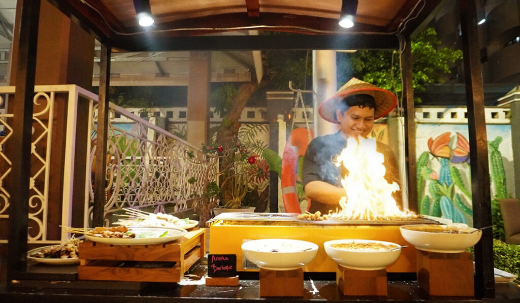 Kampung Nelayan Saturday Barbeque: Sensasi Kuliner Laut di Tepi Kolam Sunlake Waterfront Resort & Convention