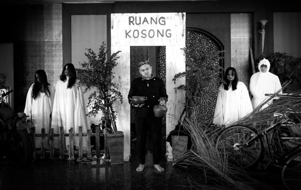 Merayakan Halloween di Jakarta dengan Gaya Molecular Gastronomy: “Perjamuan di Ruang Kosong” di Manhattan Hotel Jakarta
